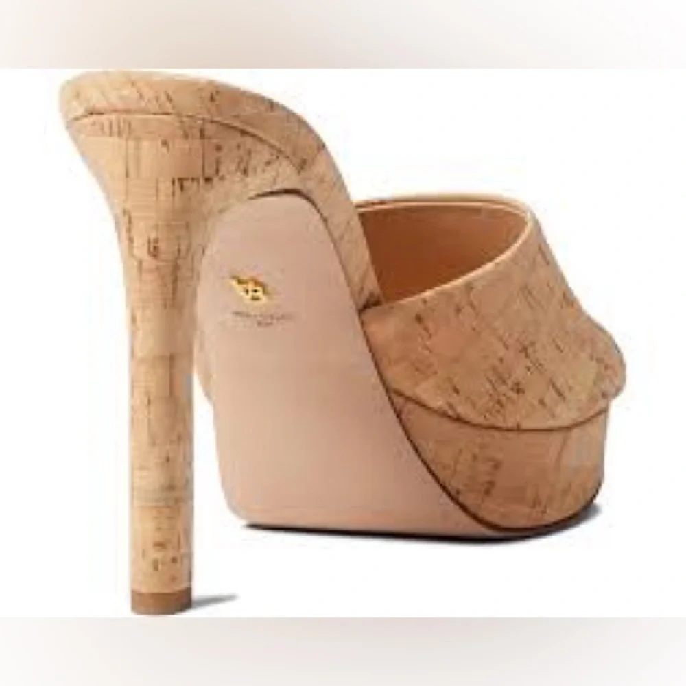 NWOT Veronica Beard Dali Platform in Natural Size 9